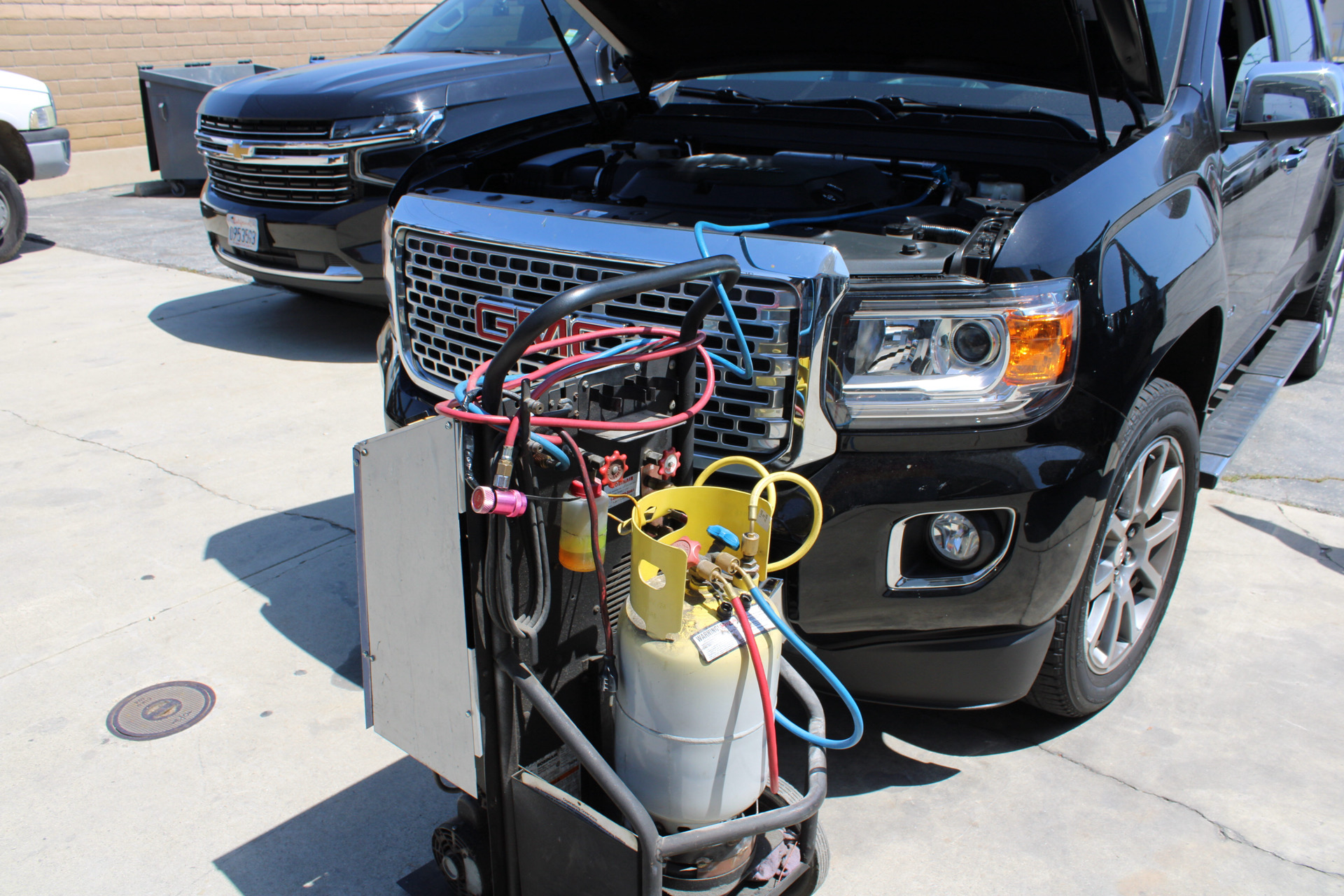 Lynn's Auto Air shop in Downey serving Lakewood, CA